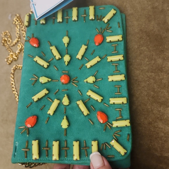 NWT Shiraleah Chicago Green beaded crossbody with gold long chain - Picture 2 of 8